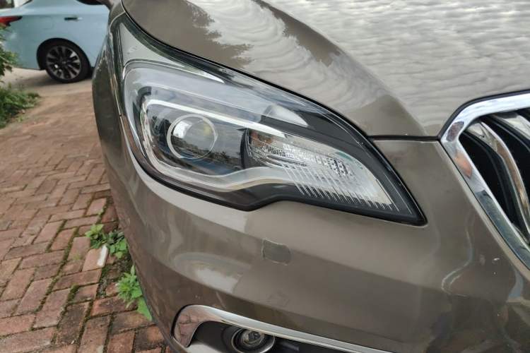 Used Buick Envision 2017 20T Two-Wheel Drive Elite Version Right Front Headlight