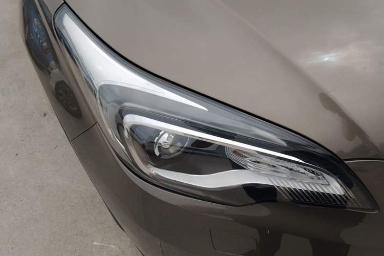 Used Buick Envision 2017 28T Four-Wheel Drive Luxury Model Right Front Headlight