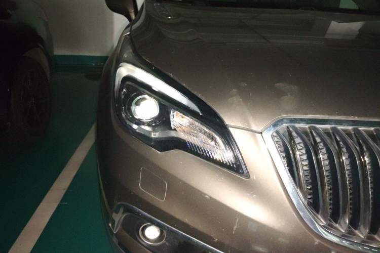Used Buick Envision 2017 28T Four-Wheel Drive Elite Model Right Front Headlight