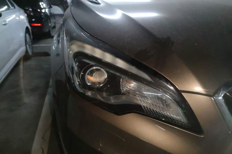 Used Buick Envision 2017 20T Two-Wheel Drive Luxury Model Right Front Headlight