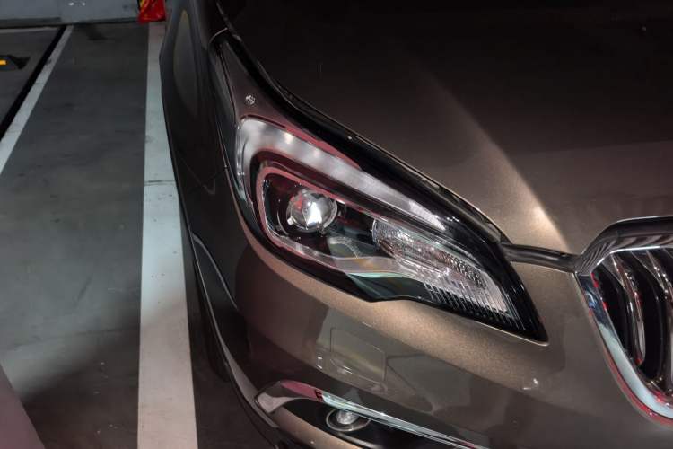 Used Buick Envision 2017 28T Four-Wheel Drive Elite Model Right Front Headlight