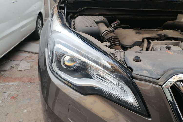 Used Buick Envision 2017 28T Four-Wheel Drive Elite Model Right Front Headlight