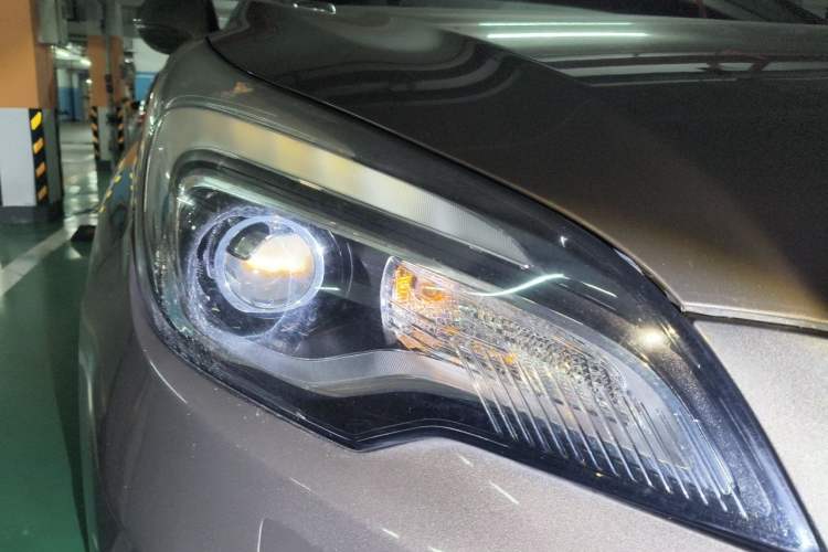 Used Buick Envision 2017 28T Four-Wheel Drive Elite Model Right Front Headlight