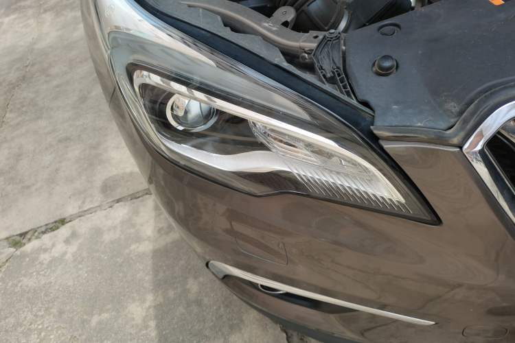 Used Buick Envision 2017 28T Four-Wheel Drive Elite Model Right Front Headlight