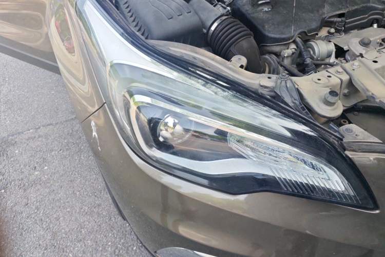 Used Buick Envision 2017 20T Two-Wheel Drive Elite Version Right Front Headlight