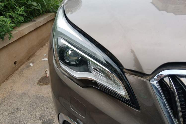 Used Buick Envision 2017 28T Four-Wheel Drive Elite Model Right Front Headlight