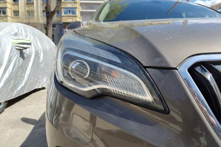 Used Buick Envision 2017 28T Four-Wheel Drive Elite Model Right Front Headlight
