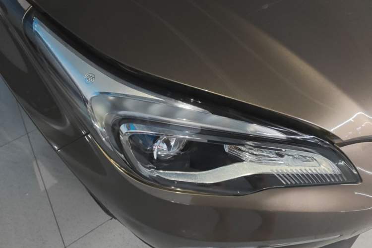 Used Buick Envision 2017 20T Two-Wheel Drive Leading Version Right Front Headlight