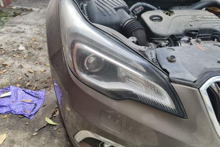 Used Buick Envision 2017 20T Two-Wheel Drive Luxury Model Right Front Headlight