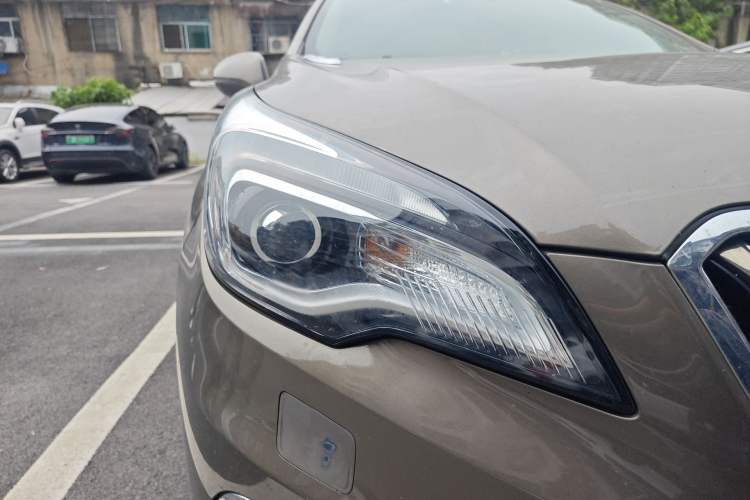 Used Buick Envision 2017 20T Two-Wheel Drive Luxury Model Right Front Headlight
