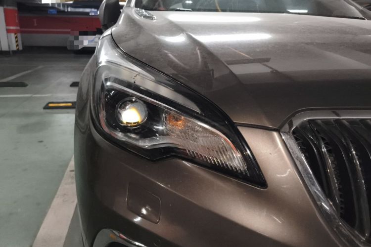 Used Buick Envision 2017 20T Two-Wheel Drive Luxury Model Right Front Headlight