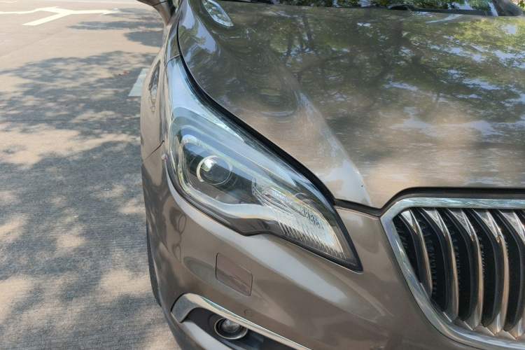 Used Buick Envision 2017 20T Two-Wheel Drive Luxury Model Right Front Headlight