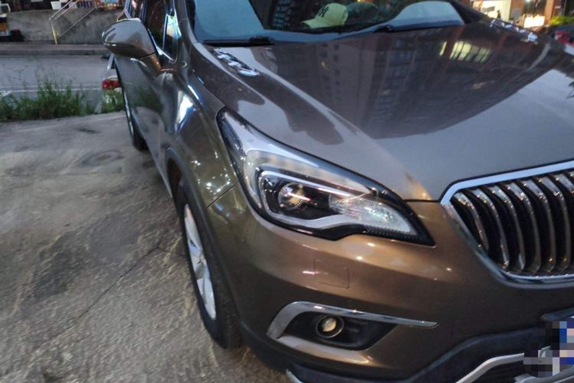 Used Buick Envision 2017 28T Four-Wheel Drive Luxury Model Right Front Headlight