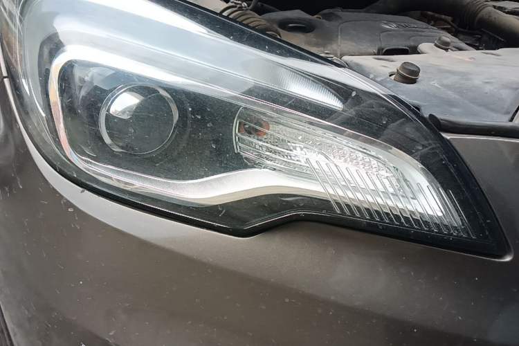Used Buick Envision 2017 20T Two-Wheel Drive Elite Version Right Front Headlight