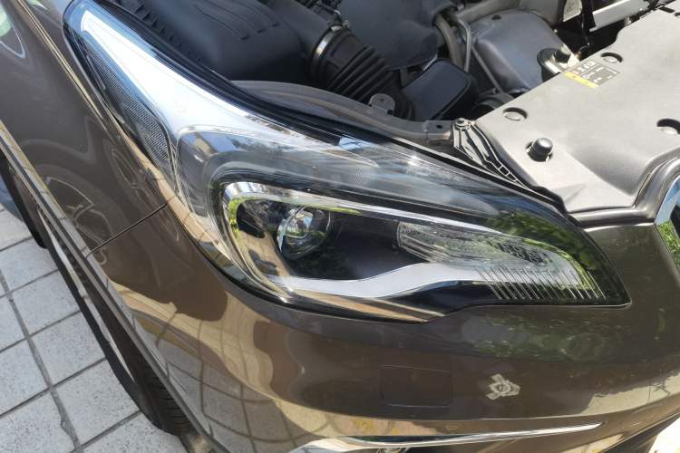Used Buick Envision 2017 28T Four-Wheel Drive Luxury Model Right Front Headlight