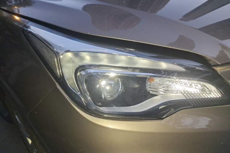 Used Buick Envision 2017 20T Two-Wheel Drive Elite Version Right Front Headlight
