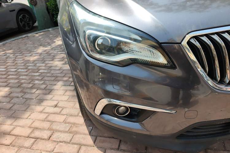 Used Buick Envision 2017 28T Four-Wheel Drive Luxury Model Right Front Headlight