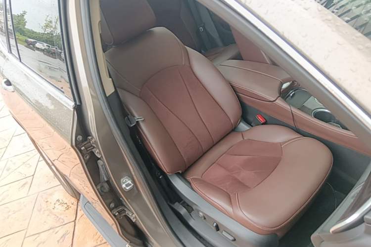 Used Buick Envision 2017 20T Two-Wheel Drive Luxury Model Right Front Seat
