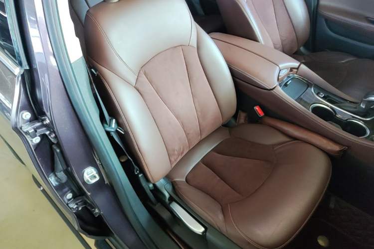 Used Buick Envision 2017 28T Four-Wheel Drive Elite Model Right Front Seat