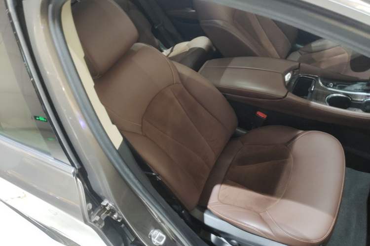Used Buick Envision 2017 20T Two-Wheel Drive Luxury Model Right Front Seat