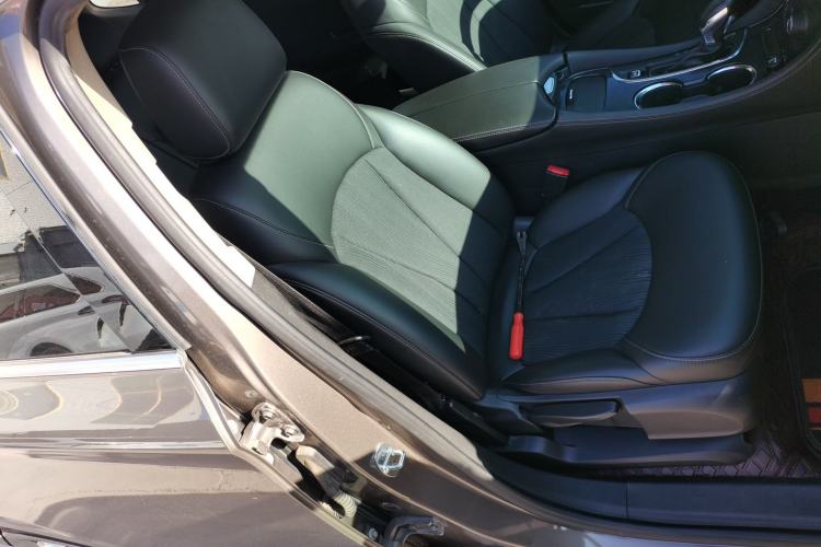 Used Buick Envision 2017 20T Two-Wheel-Drive Tech Edition Right Front Seat
