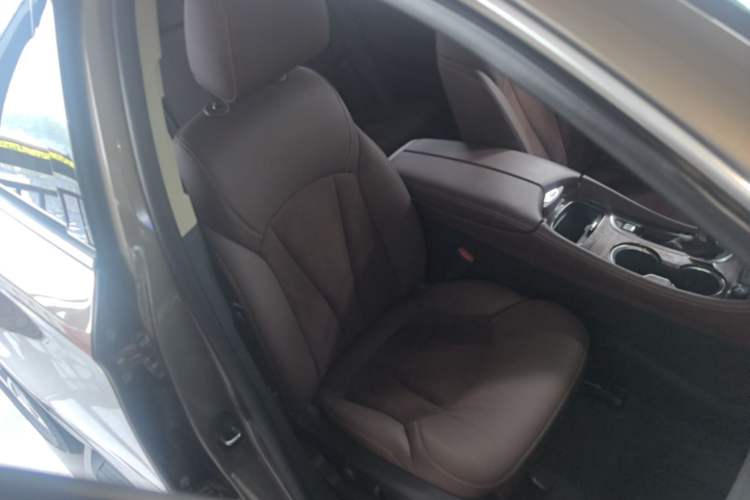 Used Buick Envision 2017 20T Two-Wheel Drive Luxury Model Right Front Seat