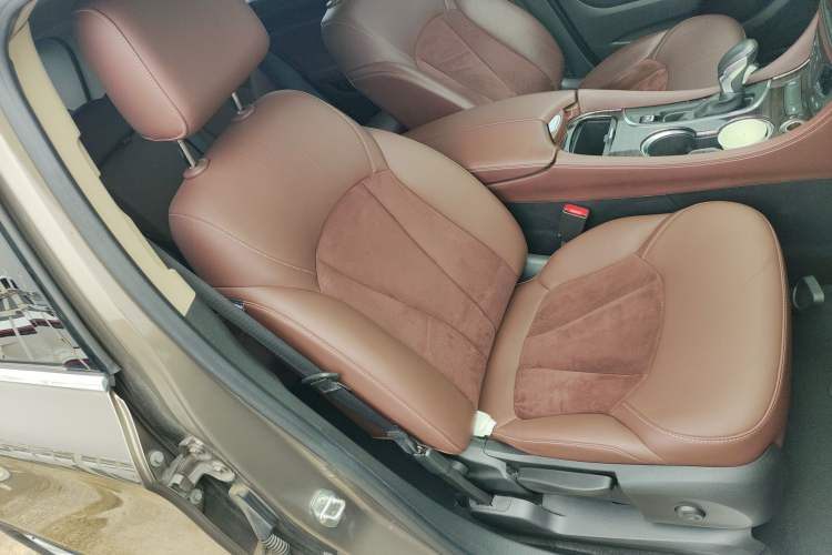 Used Buick Envision 2017 28T Four-Wheel Drive Elite Model Right Front Seat