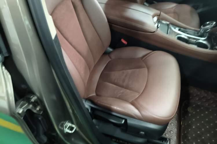 Used Buick Envision 2017 28T Four-Wheel Drive Elite Model Right Front Seat