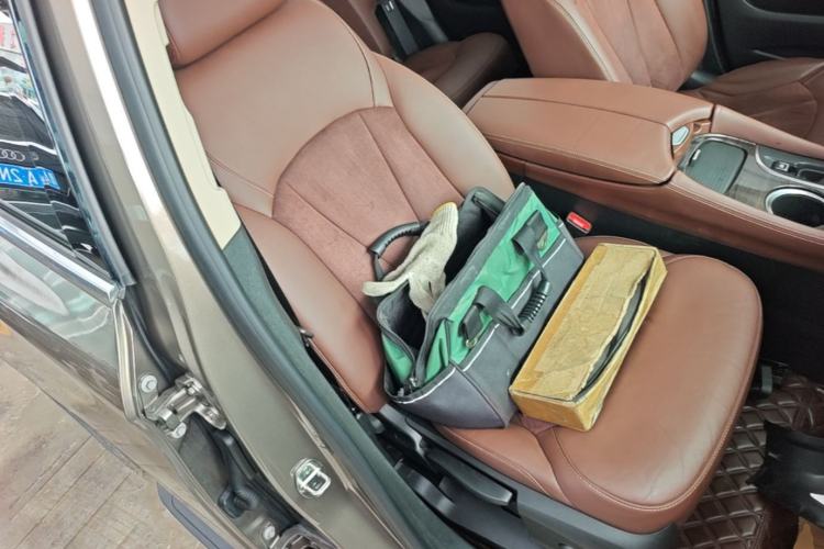 Used Buick Envision 2017 28T Four-Wheel Drive Elite Model Right Front Seat