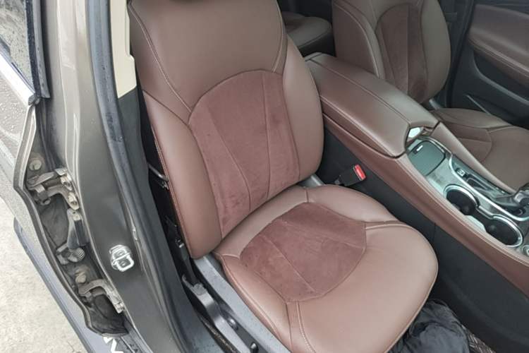 Used Buick Envision 2017 20T Two-Wheel Drive Luxury Model Right Front Seat