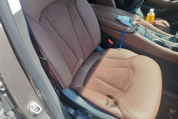 Used Buick Envision 2017 20T Two-Wheel Drive Luxury Model Right Front Seat