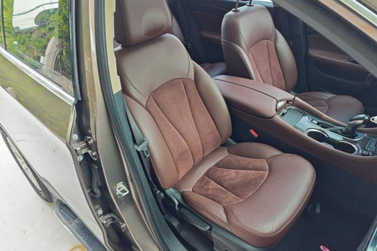 Used Buick Envision 2017 28T Four-Wheel Drive Elite Model Right Front Seat