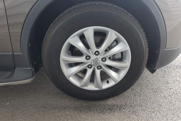 Used Buick Envision 2017 28T Four-Wheel Drive Elite Model Right Front Wheel Hub