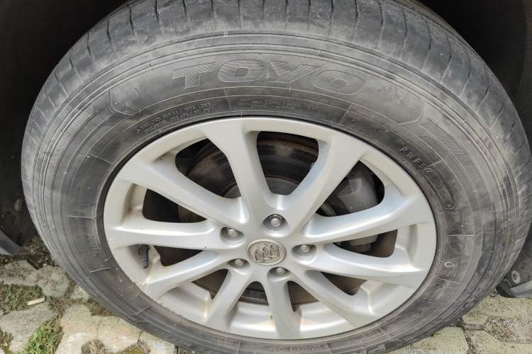 Used Buick Envision 2017 20T Two-Wheel Drive Luxury Model Right Front Wheel Hub