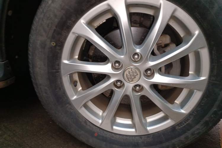 Used Buick Envision 2017 20T Two-Wheel Drive Elite Version Right Front Wheel Hub