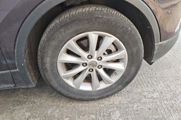 Used Buick Envision 2017 28T Four-Wheel Drive Elite Model Right Front Wheel Hub