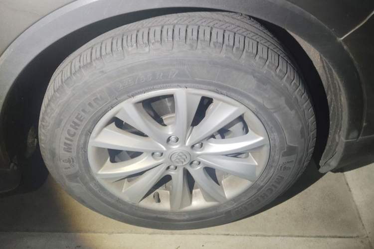 Used Buick Envision 2017 28T Four-Wheel Drive Elite Model Right Front Wheel Hub