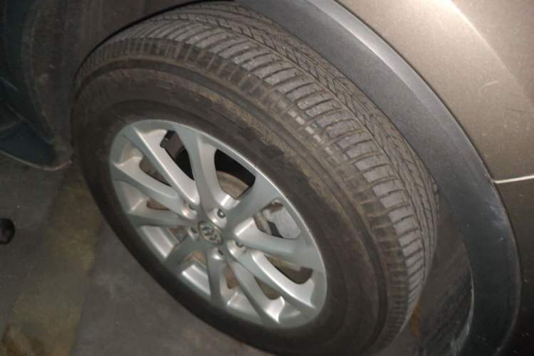 Used Buick Envision 2017 20T Two-Wheel Drive Elite Version Right Front Wheel Hub
