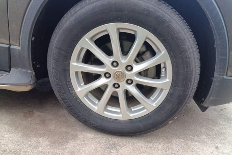 Used Buick Envision 2017 20T Two-Wheel Drive Elite Version Right Front Wheel Hub