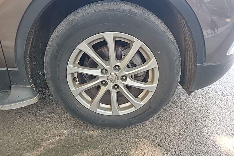 Used Buick Envision 2017 20T Two-Wheel Drive Luxury Model Right Front Wheel Hub