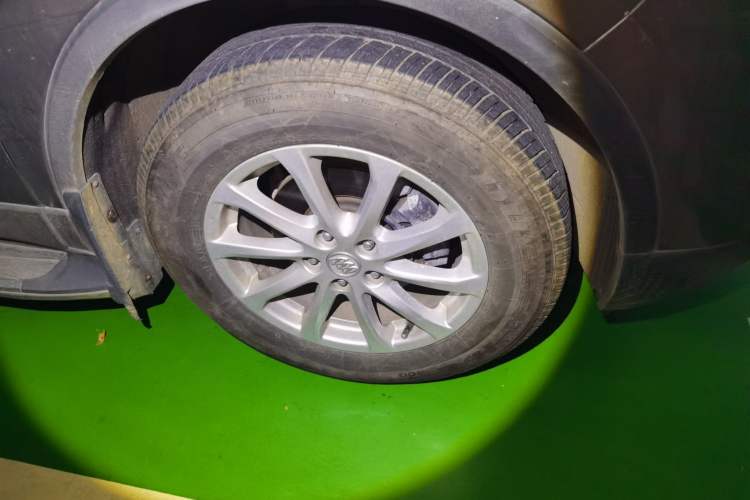 Used Buick Envision 2017 20T Two-Wheel Drive Elite Version Right Front Wheel Hub