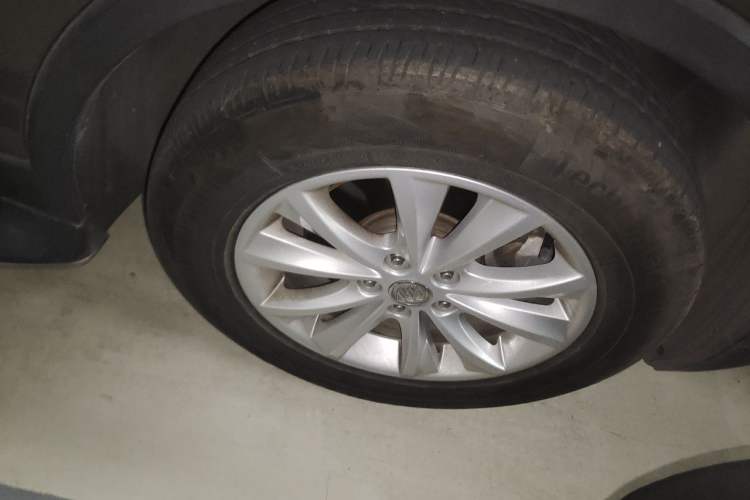Used Buick Envision 2017 28T Four-Wheel Drive Luxury Model Right Front Wheel Hub