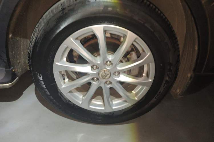 Used Buick Envision 2017 20T Two-Wheel Drive Leading Version Right Front Wheel Hub