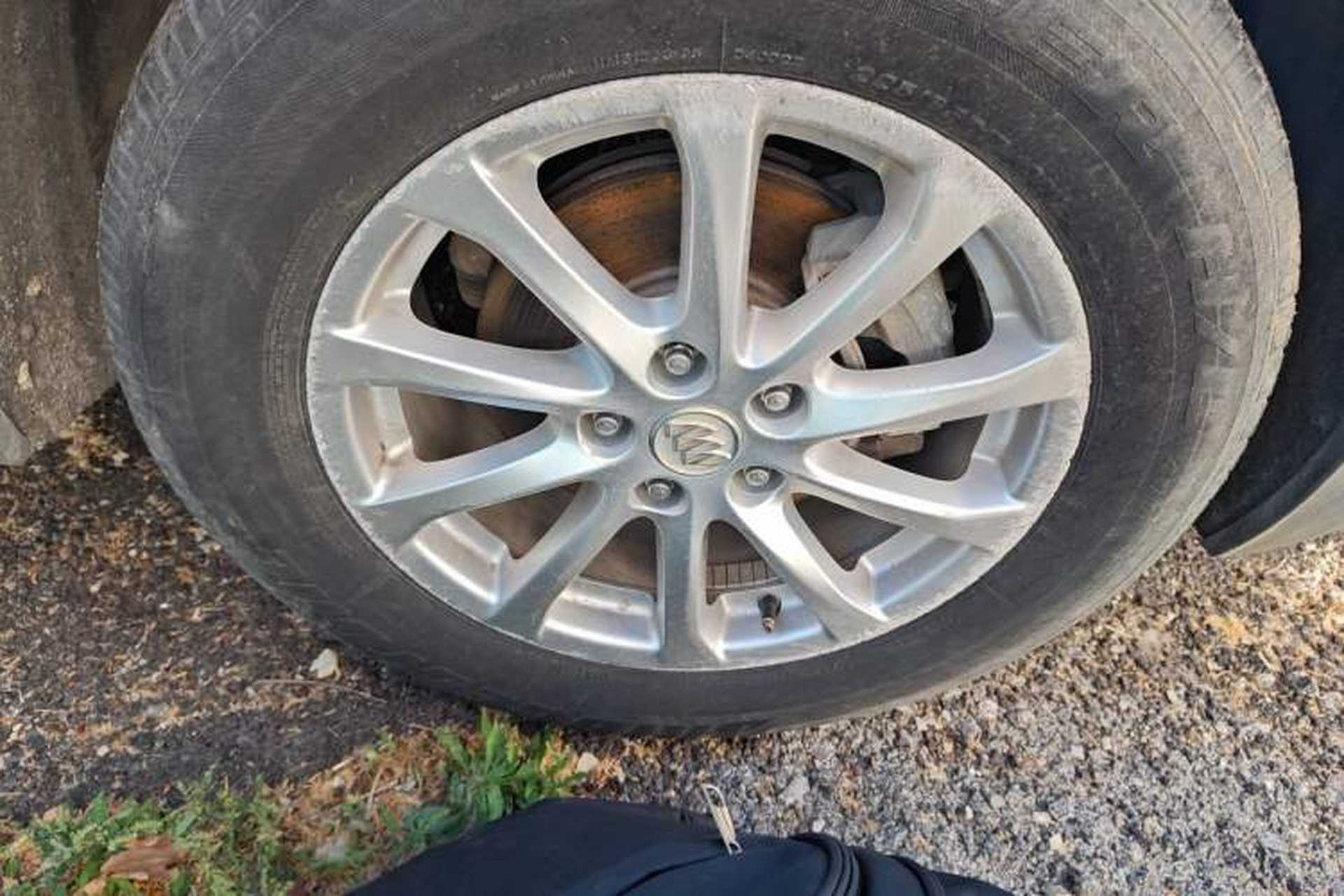 Used Buick Envision 2017 20T Two-Wheel Drive Luxury Model Right Front Wheel Hub