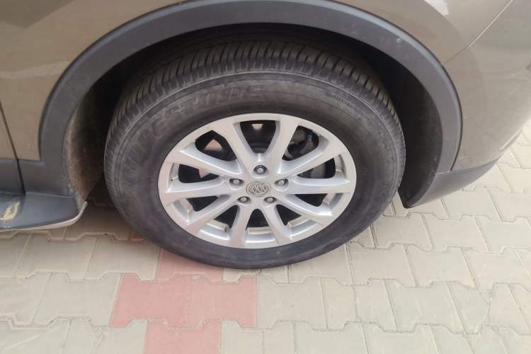 Used Buick Envision 2017 20T Two-Wheel Drive Elite Version Right Front Wheel Hub