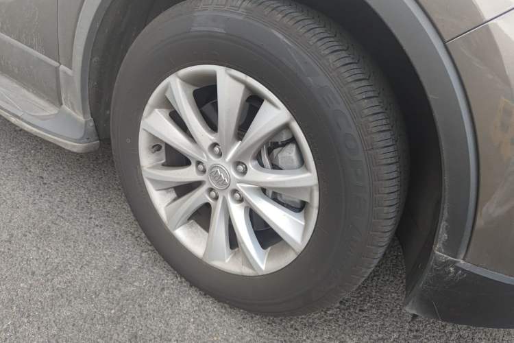 Used Buick Envision 2017 28T Four-Wheel Drive Elite Model Right Front Wheel Hub
