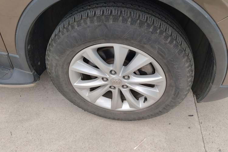 Used Buick Envision 2017 28T Four-Wheel Drive Luxury Model Right Front Wheel Hub