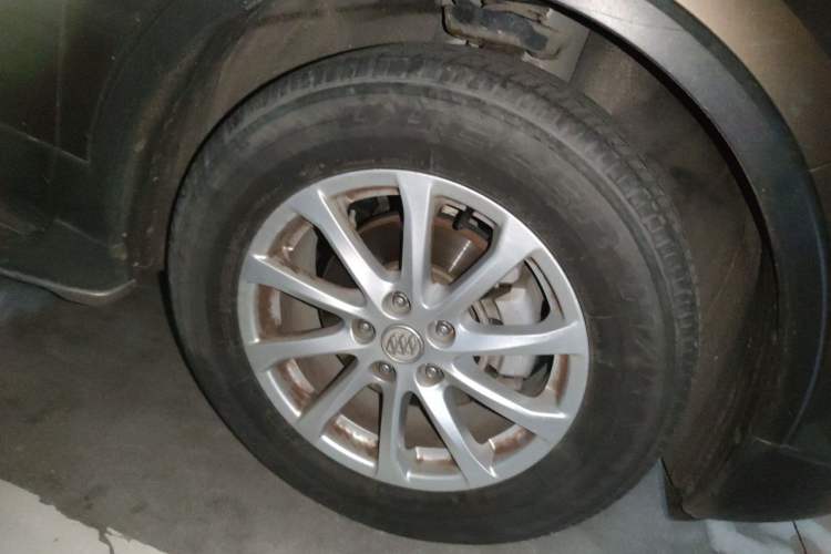 Used Buick Envision 2017 20T Two-Wheel Drive Luxury Model Right Front Wheel Hub