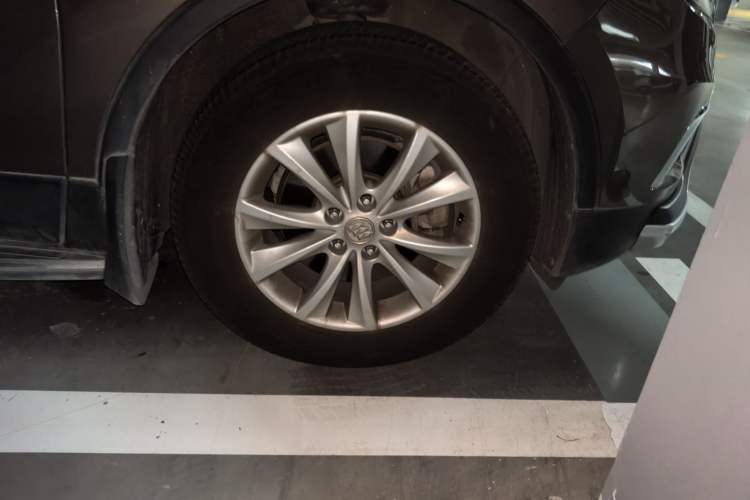 Used Buick Envision 2017 28T Four-Wheel Drive Elite Model Right Front Wheel Hub