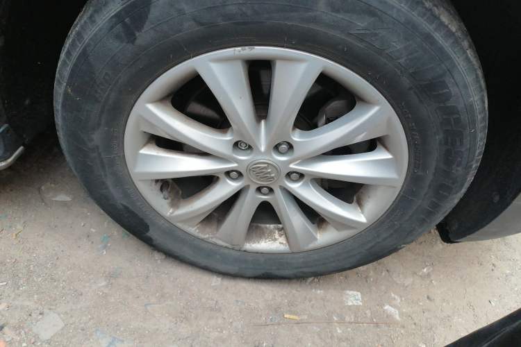 Used Buick Envision 2017 28T Four-Wheel Drive Elite Model Right Front Wheel Hub